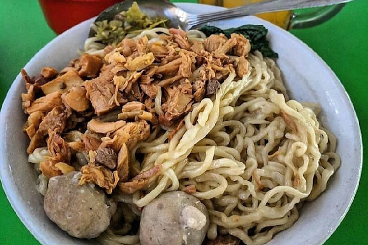 Mie Ayam Puas Plus+: Kenikmatan yang Tak Terlupakan di Jantung Cilacap